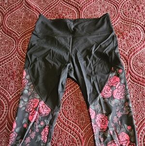 Zyia Electric Crimson Rose Leggings